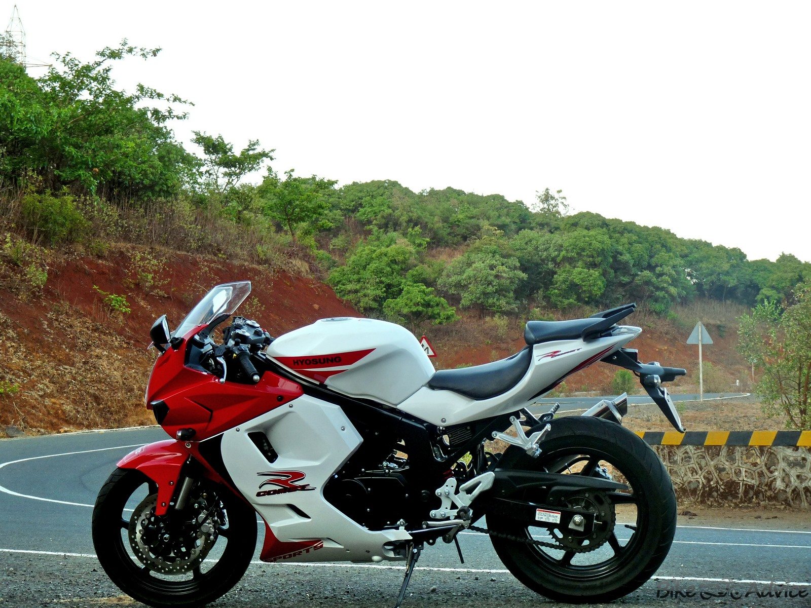 Hyosung GT250R Review