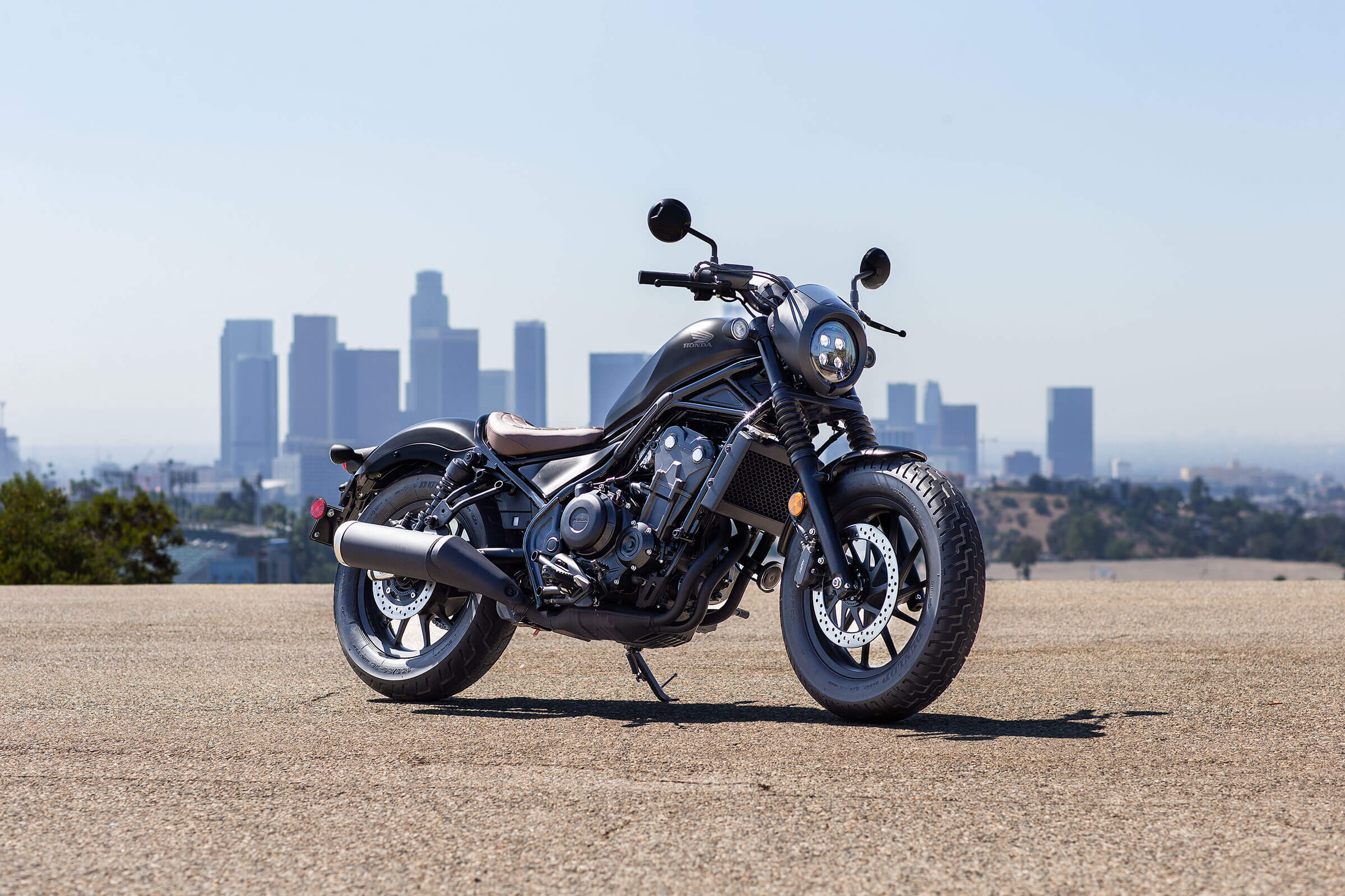 Static image of the 2022 Honda Rebel 500 with a cityscape in the background