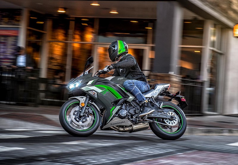 A shot of a rider on the 2022 Kawasaki Ninja 650 riding in the city